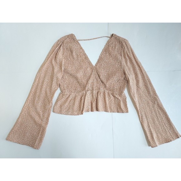 Urban Romantics Tan Polkadot Blouse Size S Bell Sleeve V-Neck Peplum Pullover - Picture 1 of 7